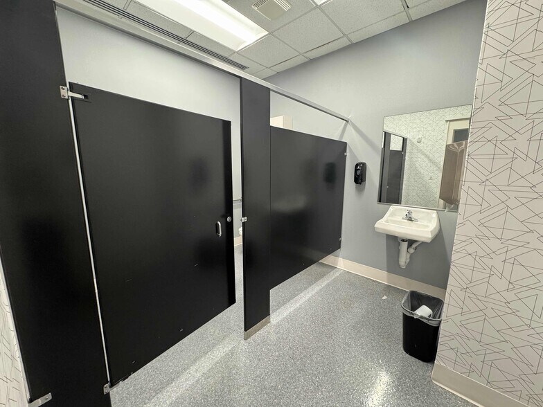 More Photos Of 320 3rd St SE, Cedar Rapids Office For Lease