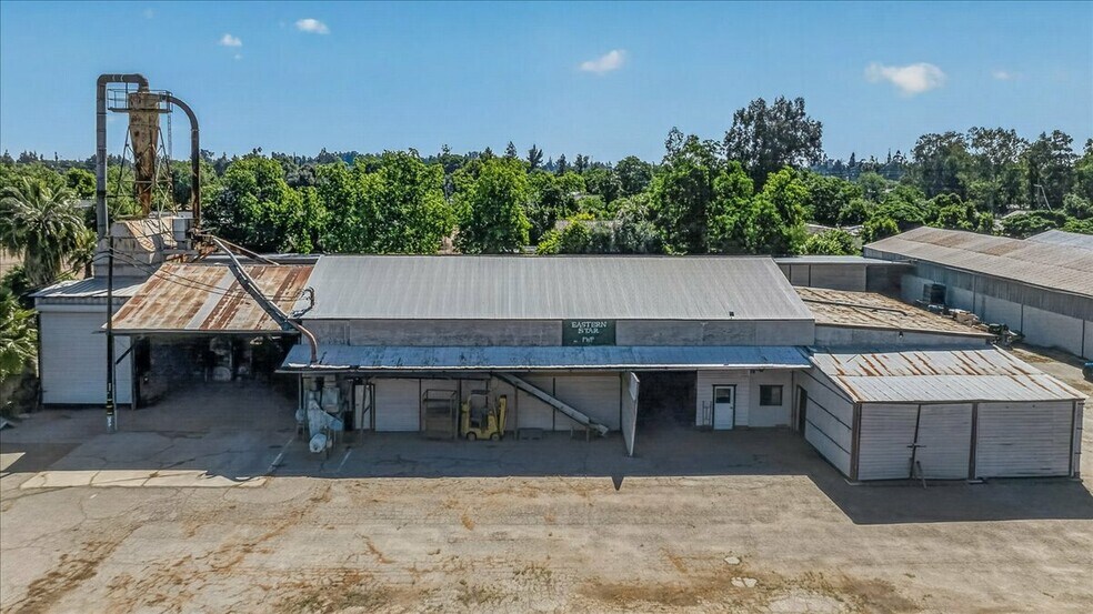 More Photos Of 708 N Pleasant Ave, Fresno Warehouse For Sale