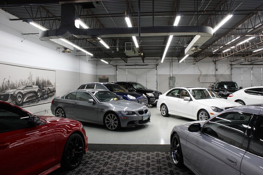 More Photos Of 6820-6848 Washington Ave S, Eden Prairie Showroom For Lease