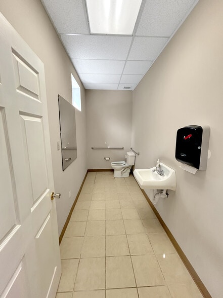 More Photos Of 703 US-30, Imperial General Retail For Lease