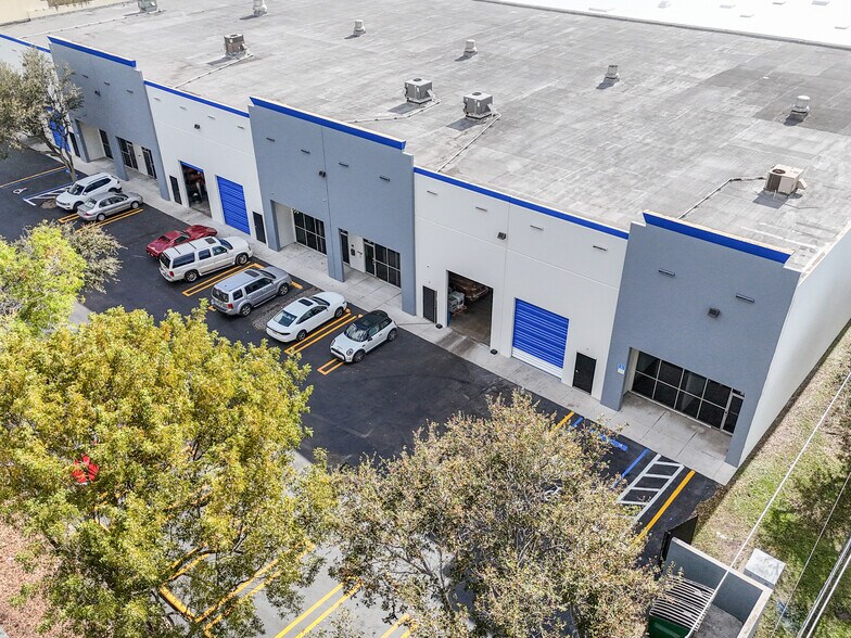 More Photos Of 955 NW 159th Dr, Miami Warehouse For Lease