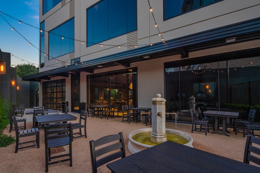 More Photos Of 190 TC Jester Blvd, Houston Office For Sale