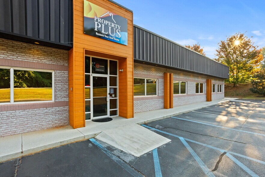 More Photos Of 340 Interstate Blvd, Greenville Warehouse For Sale