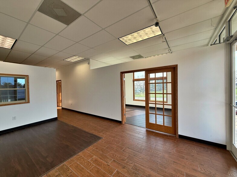 More Photos Of 4131-4133 N Perryville Rd, Loves Park Storefront Retail Office For Lease