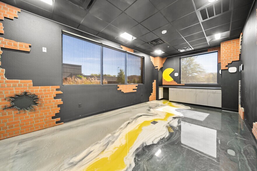 More Photos Of 210 SE 34th St, Bentonville Office For Sale