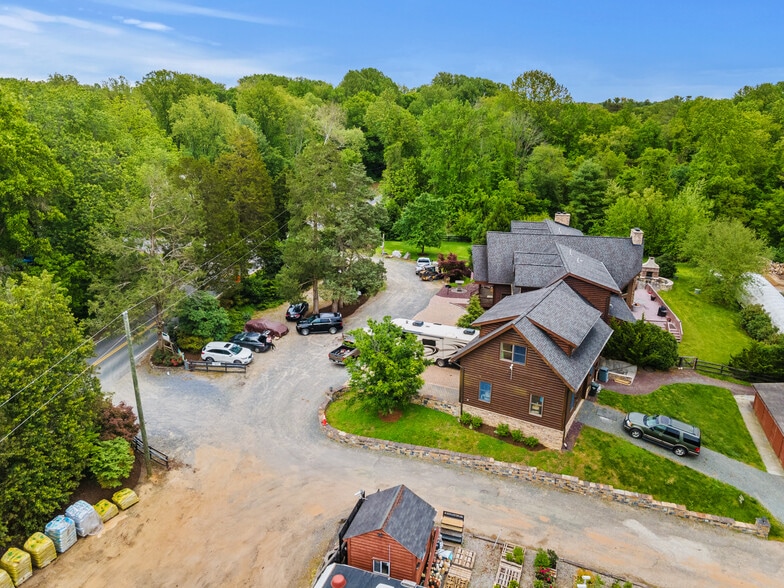 More Photos Of 11501 Popes Head Rd, Fairfax Garden Center For Sale