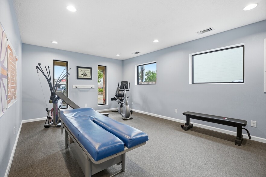 More Photos Of 12325 Scarsdale Blvd, Houston Medical For Lease