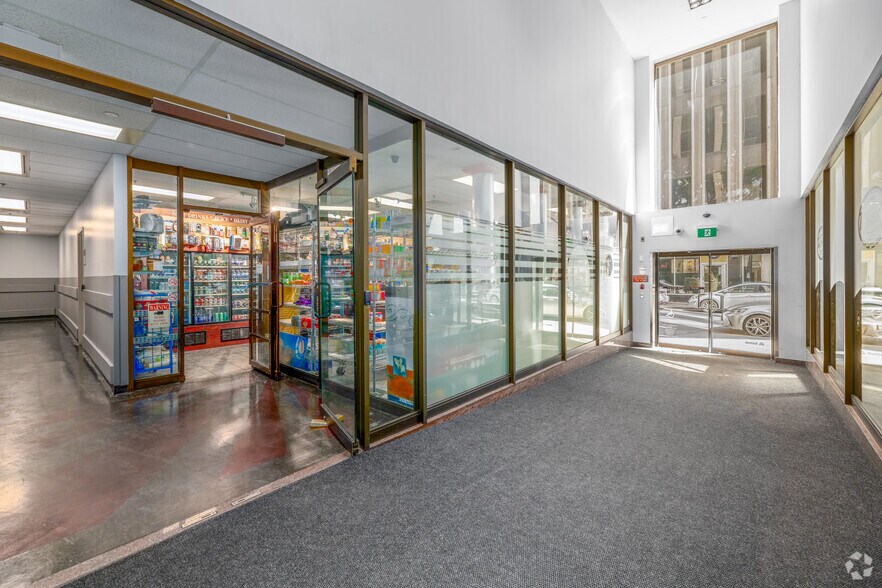 More Photos Of 18 King St E, Toronto Office For Lease