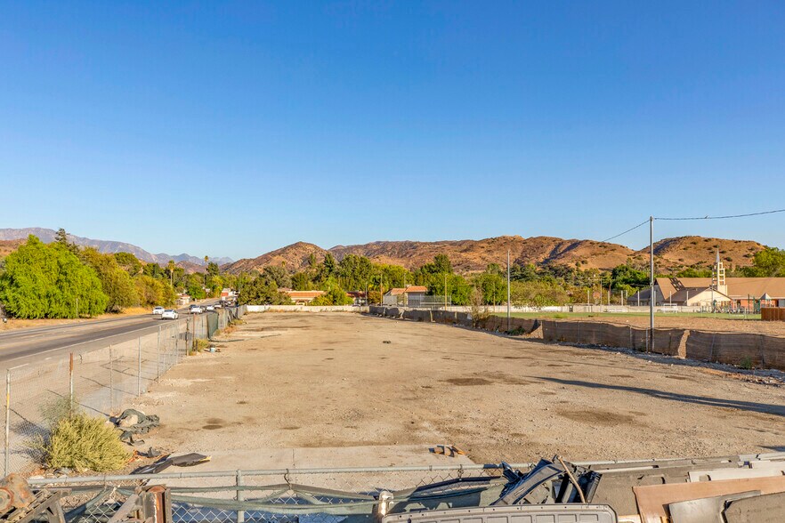 More Photos Of 9052-9058 Sunland Blvd, Sun Valley Office For Sale