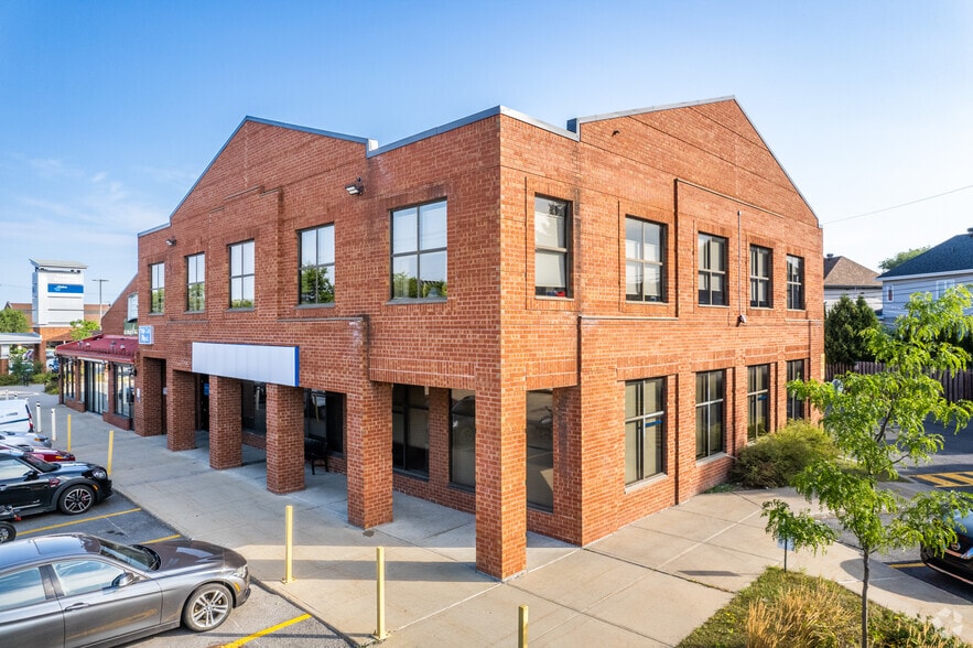 More Photos Of 2899 Boulevard St-Charles, Kirkland Unknown For Lease