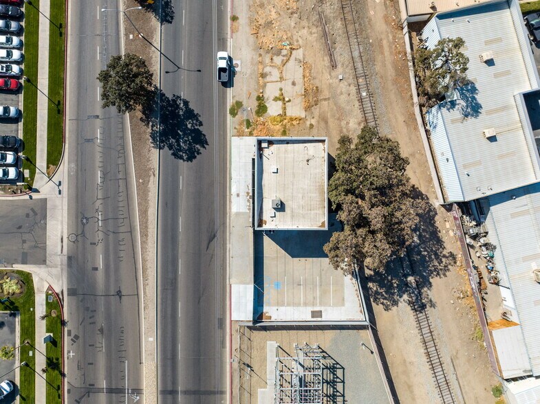 217 S Ben Maddox Way, Visalia, CA 93292 Service For Sale