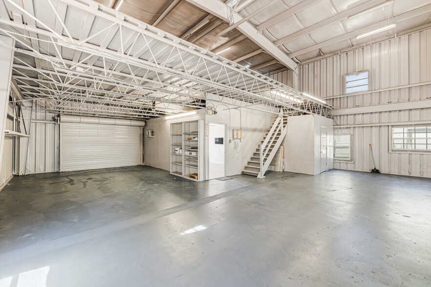 More Photos Of 1911 Dana Dr, Fort Myers Warehouse For Sale