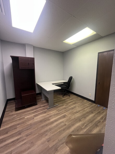 More Photos Of 120-122 S College Ave, Tyler Office For Lease