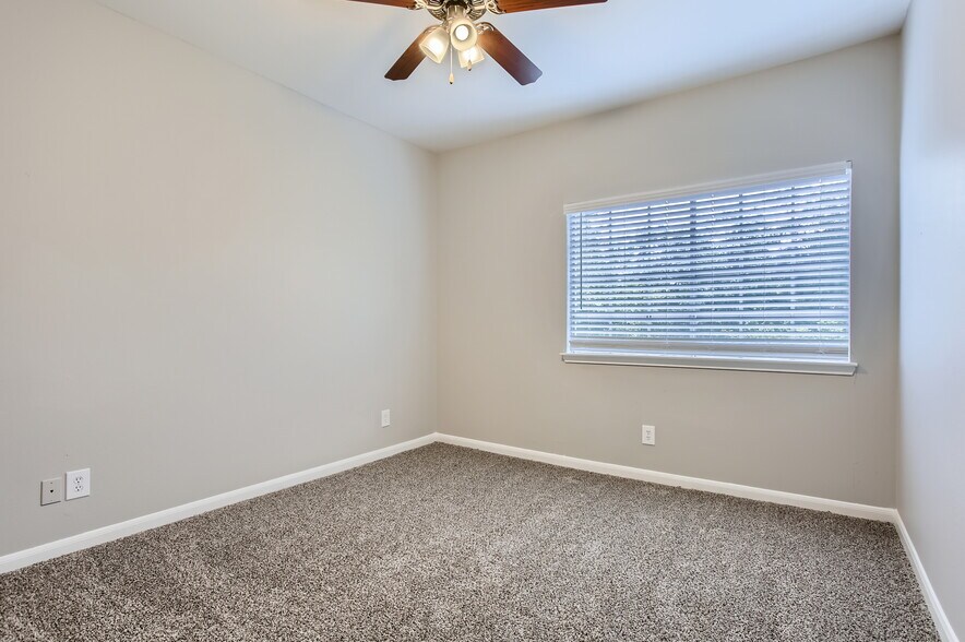 More Photos Of 12380 Wood Bayou Dr, Houston Apartments For Sale