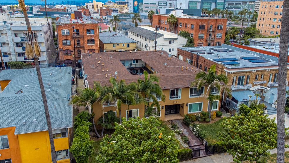 More Photos Of 743 S Berendo St, Los Angeles Apartments For Sale