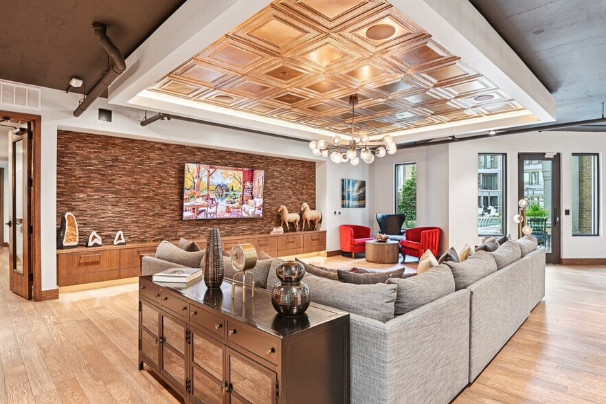 More Photos Of 101-111 W Davis St, Dallas Apartments For Lease