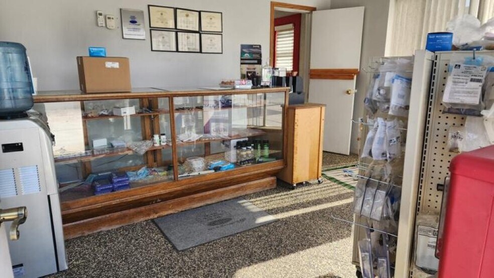 More Photos Of 99 Center St, Rock Springs Storefront For Sale