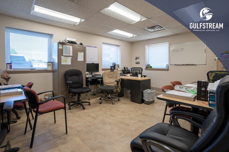 More Photos Of 5630 Airline Rd, Henderson Manufacturing For Lease