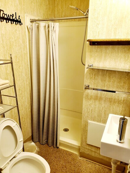 More Photos Of 925 1st Ave, Monte Vista Hotel For Sale