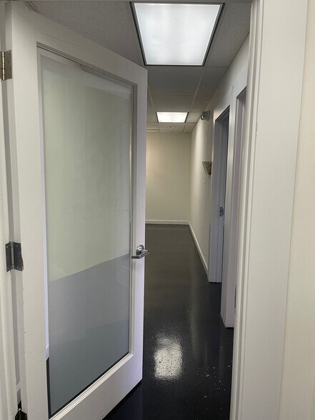 More Photos Of 18305 Biscayne Blvd, Aventura Office For Lease