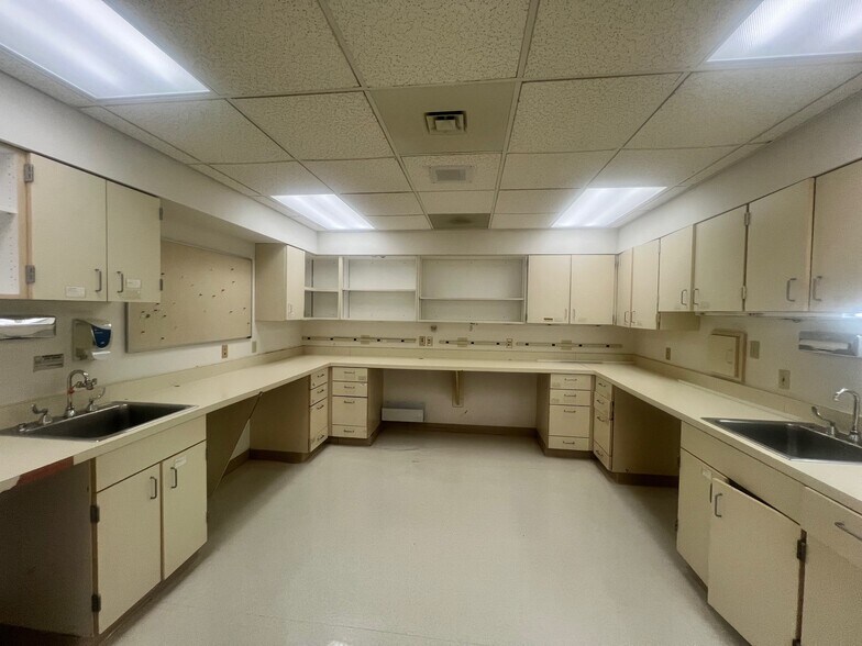 More Photos Of 540 Bowers Blvd, Delavan Medical For Sale