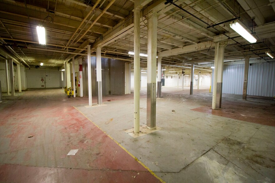 More Photos Of 126 Avenue C, Springfield Manufacturing For Sale