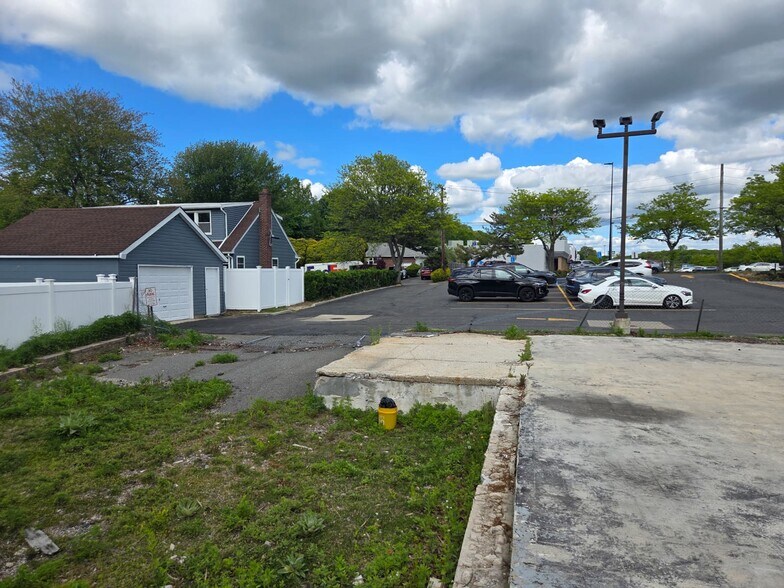 More Photos Of 691 E Jericho Tpke, Huntington Station Land For Sale