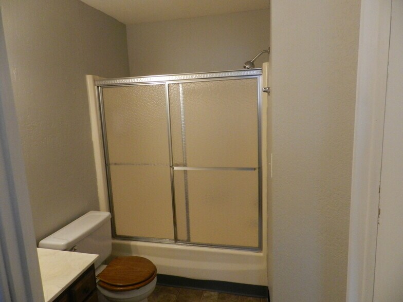 More Photos Of 445 Kristen Ct, Montrose Warehouse For Sale