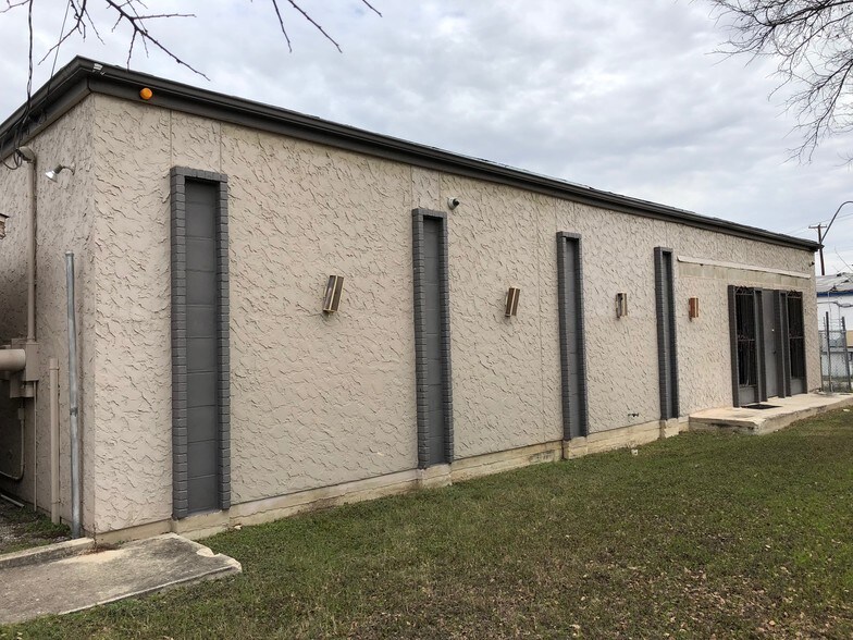 More Photos Of 3311 Roselawn Rd, San Antonio Medical For Sale