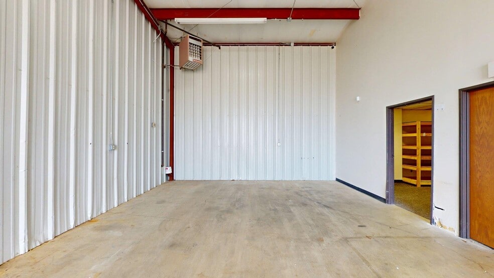 More Photos Of 2109 N Yellowood Ave, Broken Arrow Light Distribution For Lease