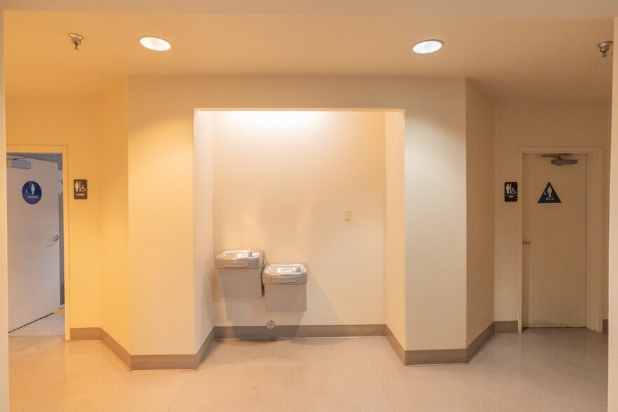 More Photos Of 401 Lesher Dr, Merced Office Residential For Lease