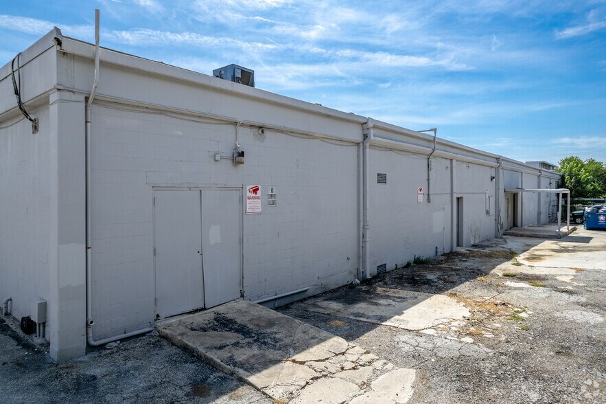 More Photos Of 3719-3815 Blanco Rd, San Antonio Storefront For Sale