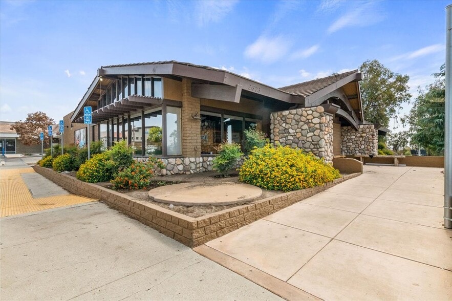 More Photos Of 2673 Mount Vernon Ave, Bakersfield Restaurant For Sale