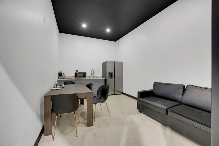 More Photos Of 22800 Highway H, Sedalia Manufacturing For Sale