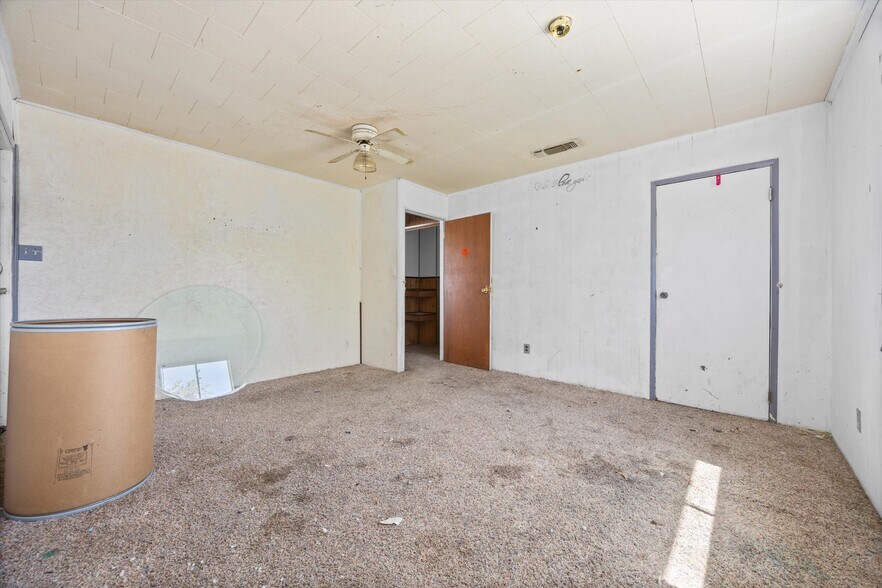 More Photos Of 523-529 Kristin st, Taft Flex For Sale