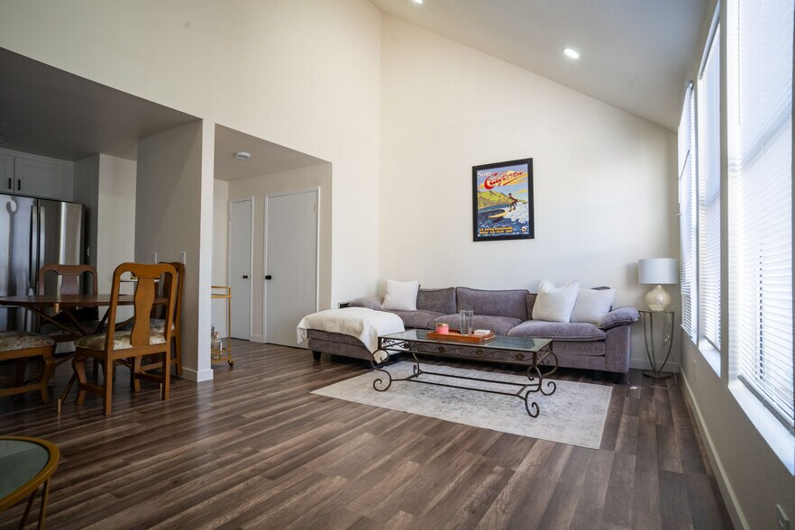 More Photos Of 1951 Hornblend St, San Diego Apartments For Sale