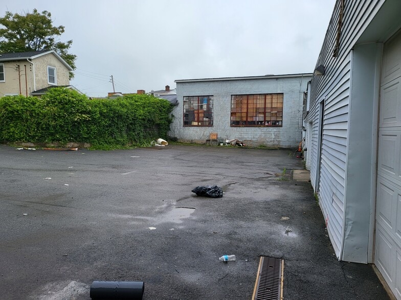 More Photos Of 45 Oakland Ave, Harrison Warehouse For Lease