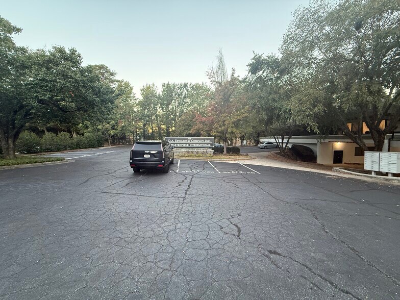 More Photos Of 3680 N Peachtree Rd, Chamblee Loft Creative Space For Lease