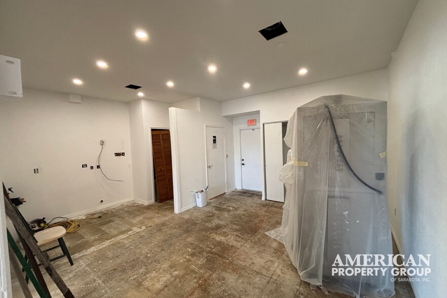 More Photos Of 8264 Wiltshire Dr, Port Charlotte Office Residential For Lease