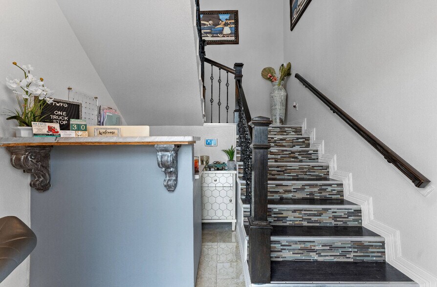 More Photos Of 2711 North Fwy, Houston Medical For Sale