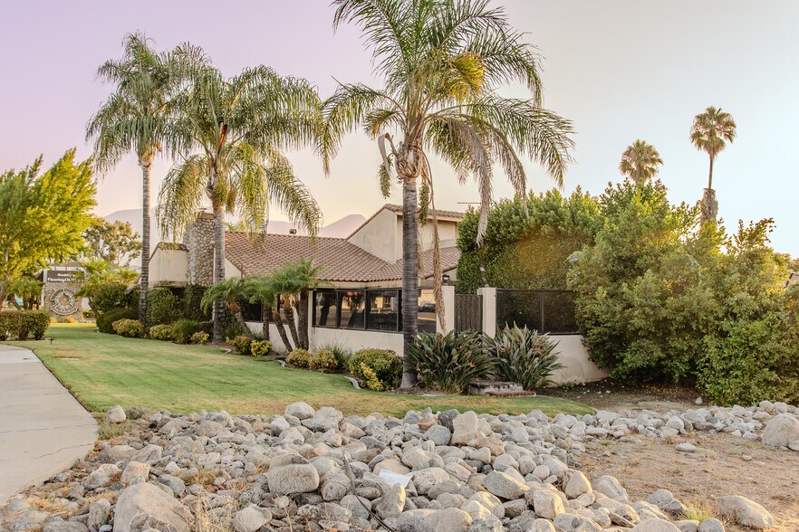 More Photos Of 60 N Mountain Ave, Upland Restaurant For Sale