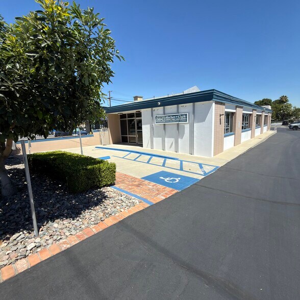 Primary Photo Of 3689 Arlington Ave, Riverside Freestanding For Lease