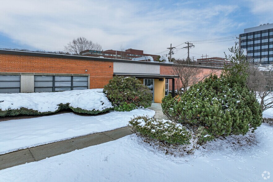 More Photos Of 62 Fourth Ave, Waltham Research And Development For Lease