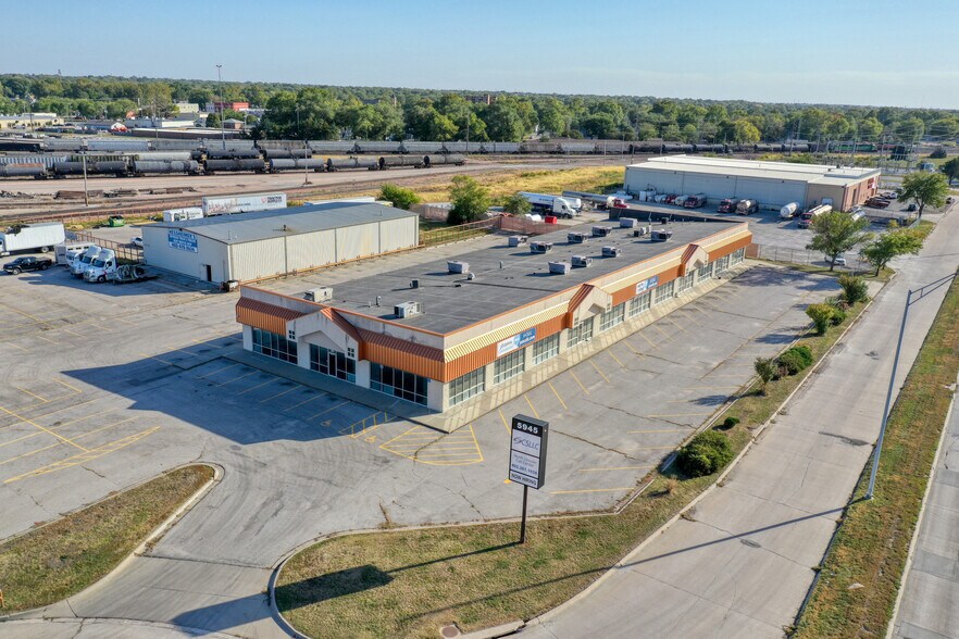 More Photos Of 5945 Cornhusker Hwy, Lincoln Flex For Lease
