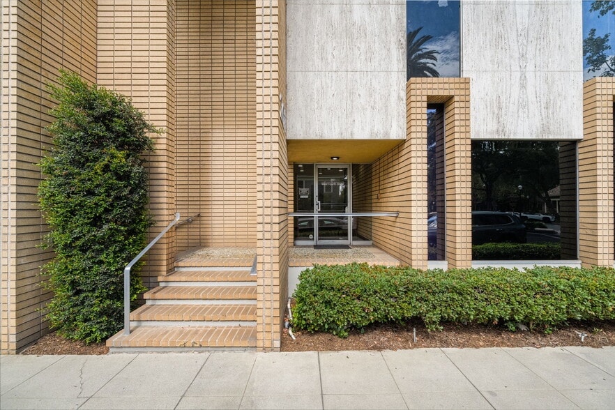 More Photos Of 201 W 4th St, Claremont Office For Lease
