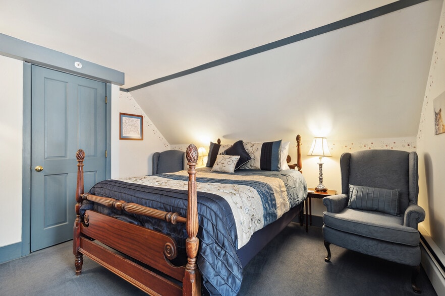 More Photos Of 67 Pleasant View Rd, Bradford Hotel For Sale