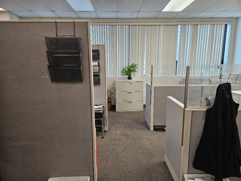 More Photos Of 166 E Jericho Tpke, Mineola Office For Lease