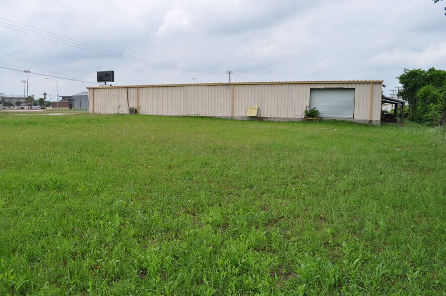 More Photos Of 1501 S Blue Bell Rd, Brenham Warehouse For Sale