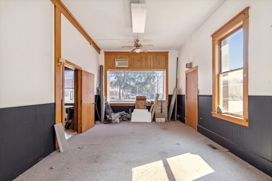 More Photos Of 225 E Superior St, Alma Office For Sale