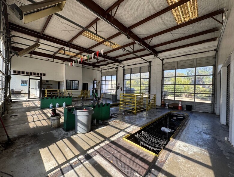 More Photos Of 2105 Brown Blvd, Arlington Auto Repair For Sale